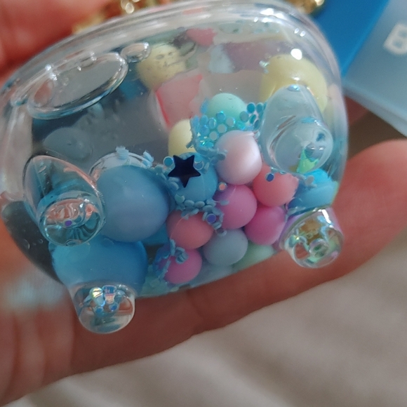 Hello Kitty Bath Tub Keychain - Picture 4 of 7